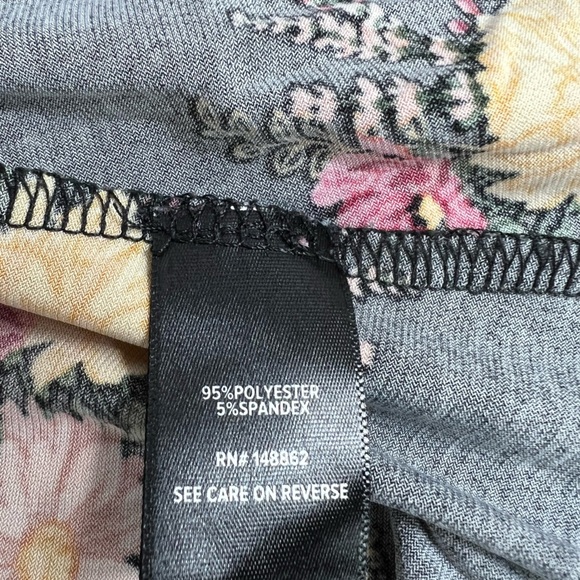 Torrid Black Floral Short Flutter Sleeve Midi Stretch V- Neck Dress Size 1 14/16 - Picture 7 of 8